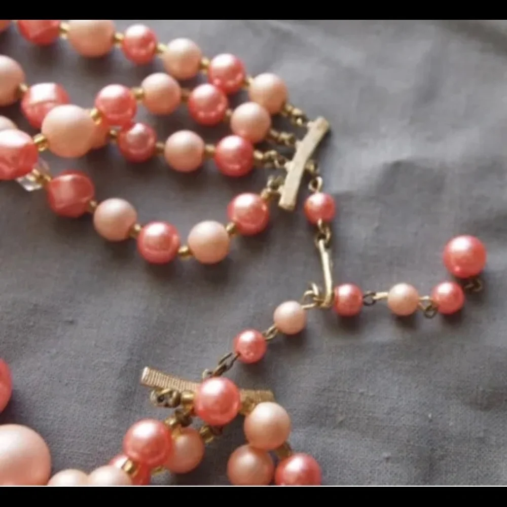 Vintage 1950’s Japan peach necklace beads crystals. Absolute perfection!